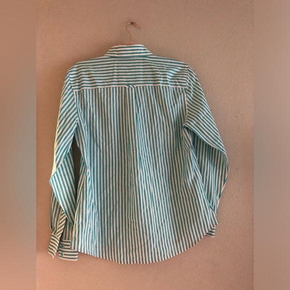 Foxcroft Non-Iron Shaped Fit Button Down Striped Blouse size 6 - Picture 4 of 7